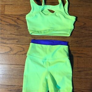 Bright yellow with a splash of bright blue Five convention set